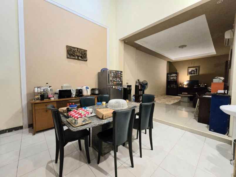 dijual rumah pakuwon city