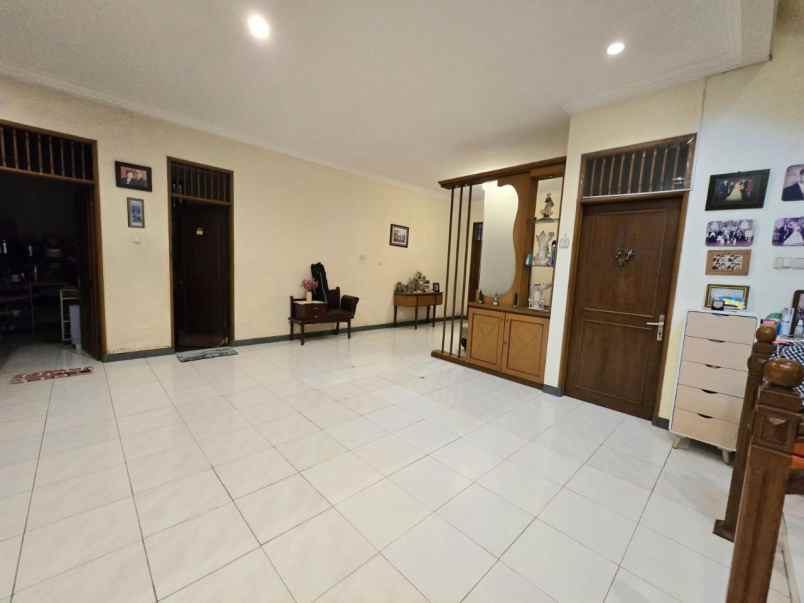 dijual rumah pakuwon city