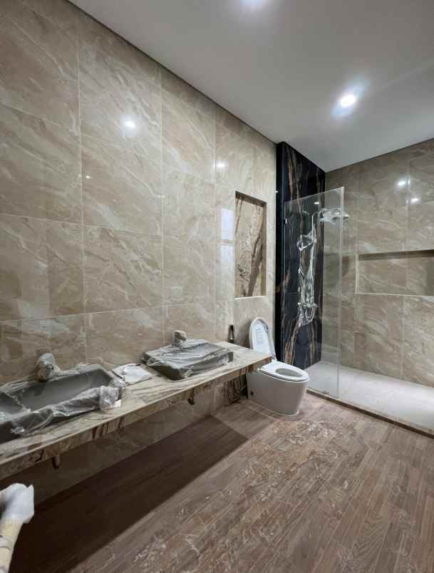 dijual rumah pakuwon city grand island