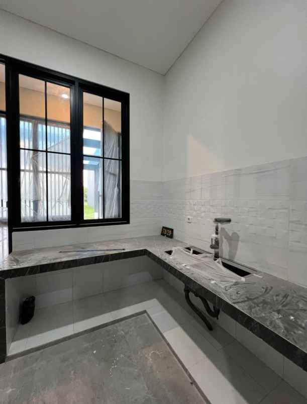 dijual rumah pakuwon city grand island