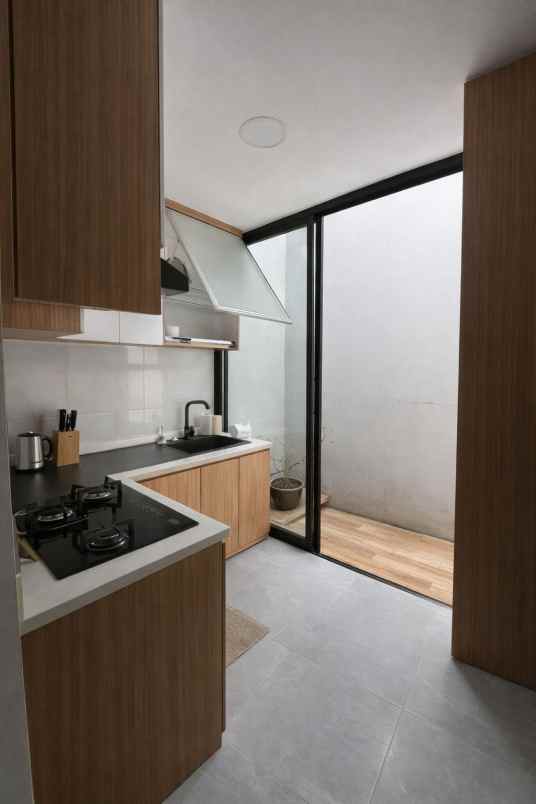 dijual rumah pakuwon city suvadiva