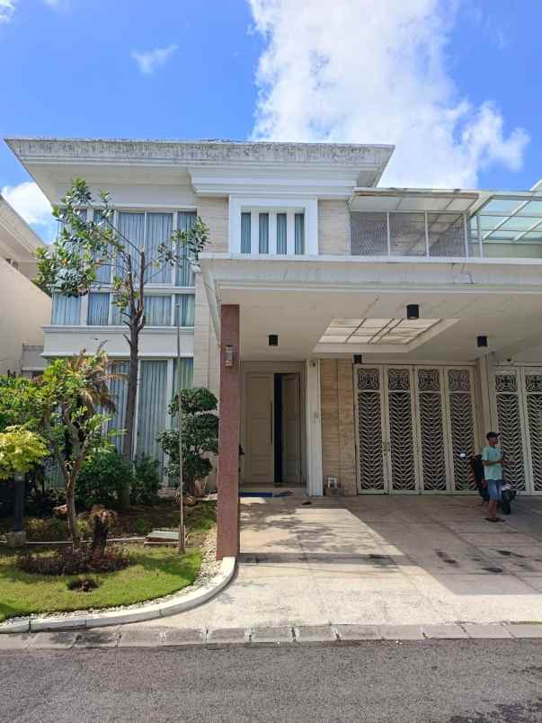 dijual rumah pakuwon indah
