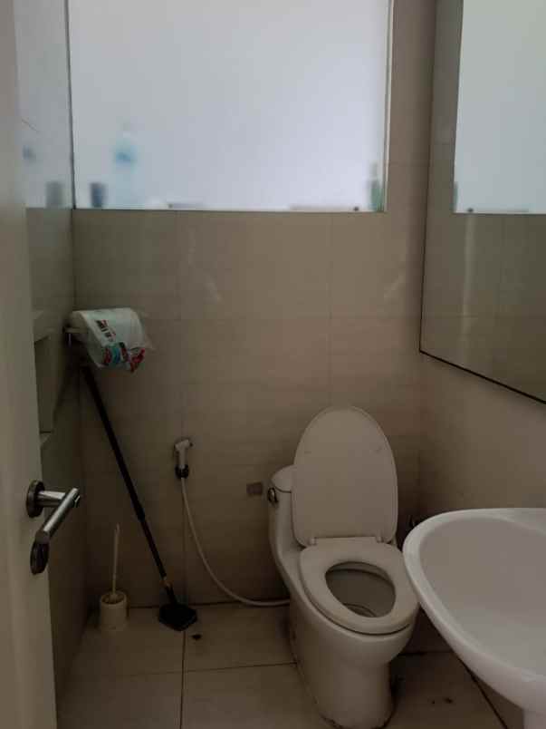 dijual rumah pakuwon indah