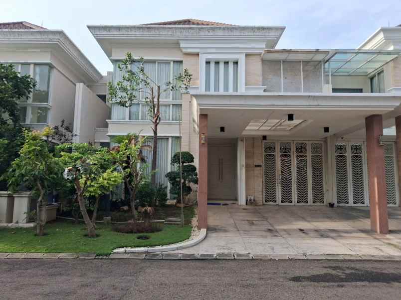 dijual rumah pakuwon indah