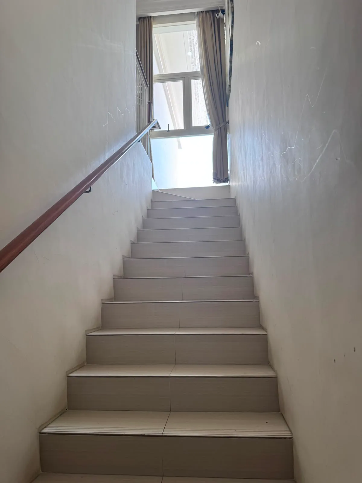 dijual rumah pakuwon indah