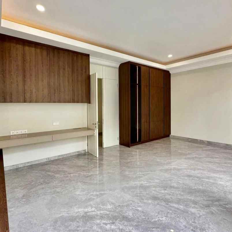 dijual rumah pakuwon indah la rizgolf