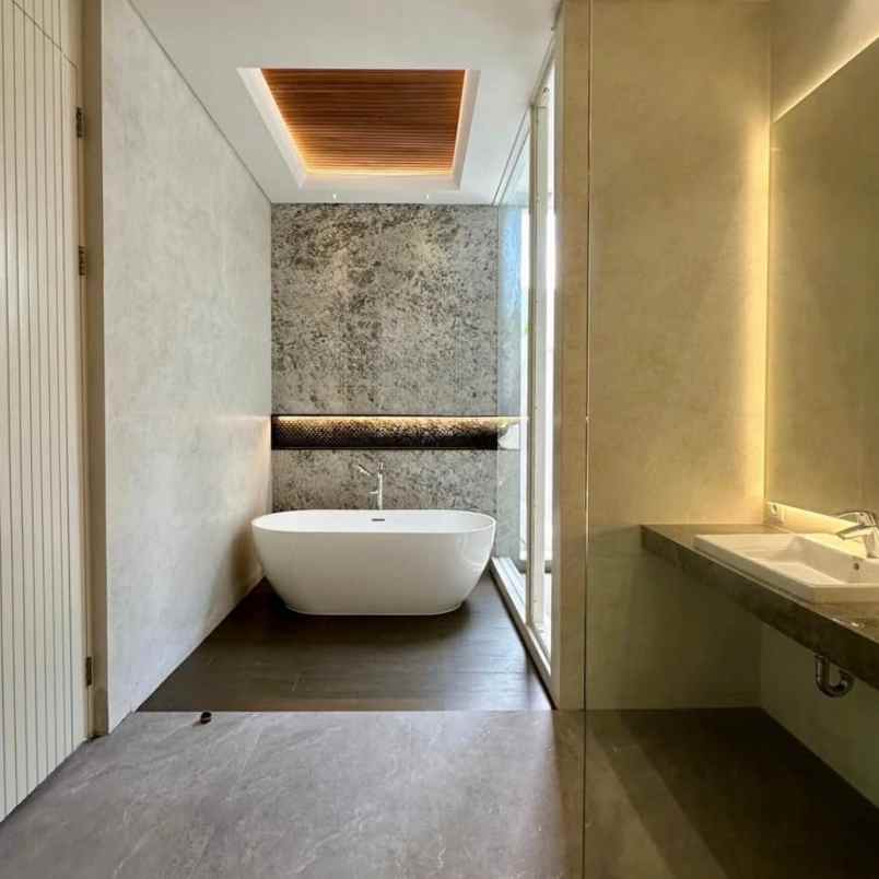 dijual rumah pakuwon indah la rizgolf