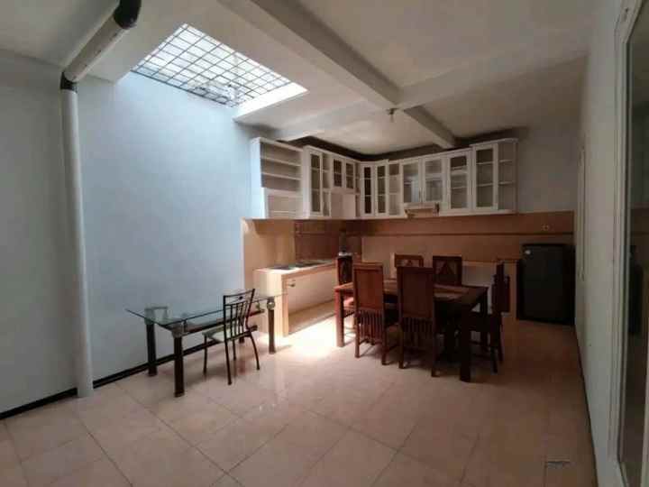 dijual rumah palm spring regency