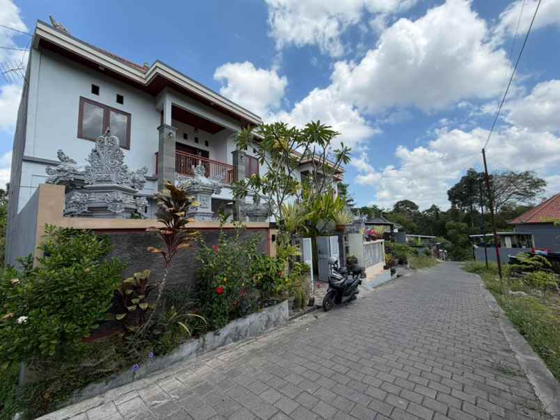 dijual rumah pasekan abiantuwung