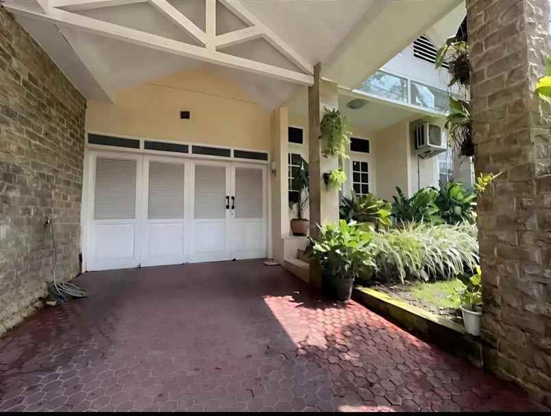 dijual rumah perum lembah cinere depok