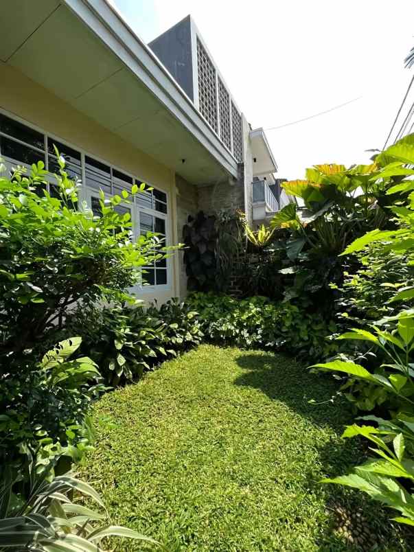 dijual rumah perum lembah cinere depok