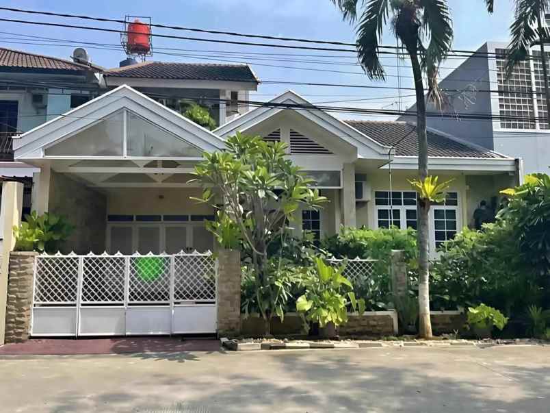 dijual rumah perum lembah cinere depok