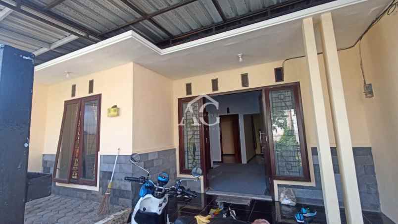 dijual rumah perum mutiara asri