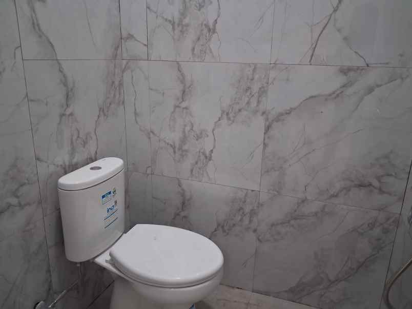 dijual rumah perum pesona asri