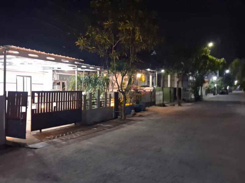 dijual rumah perum pesona asri