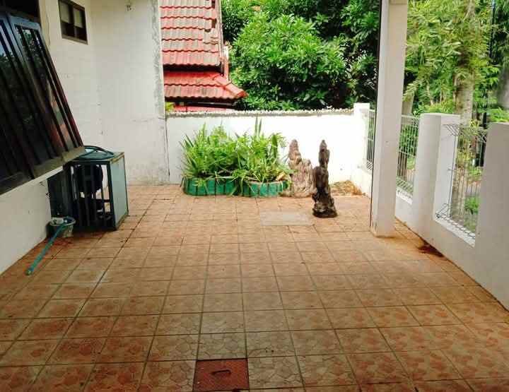 dijual rumah perum vila aster