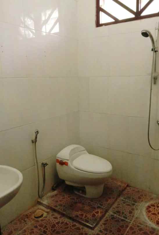 dijual rumah perum vila aster