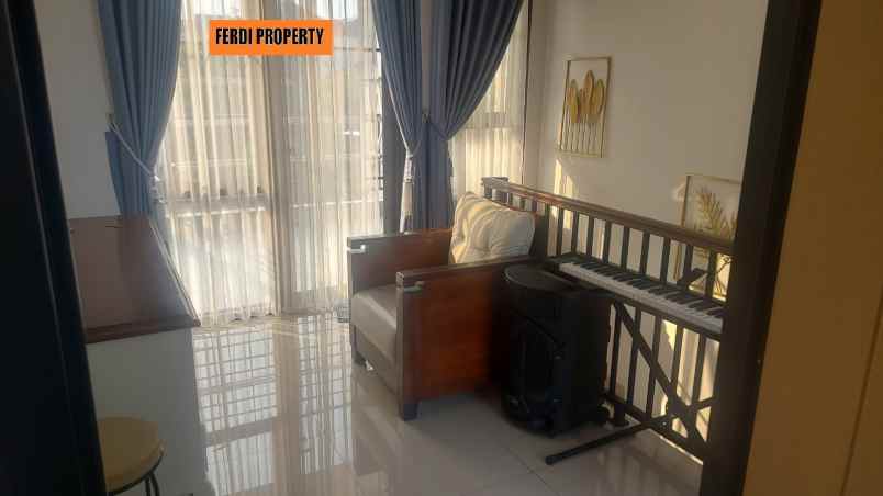 dijual rumah perumahan metland transyogie