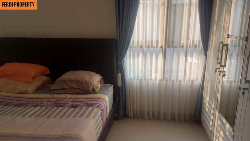 dijual rumah perumahan metland transyogie