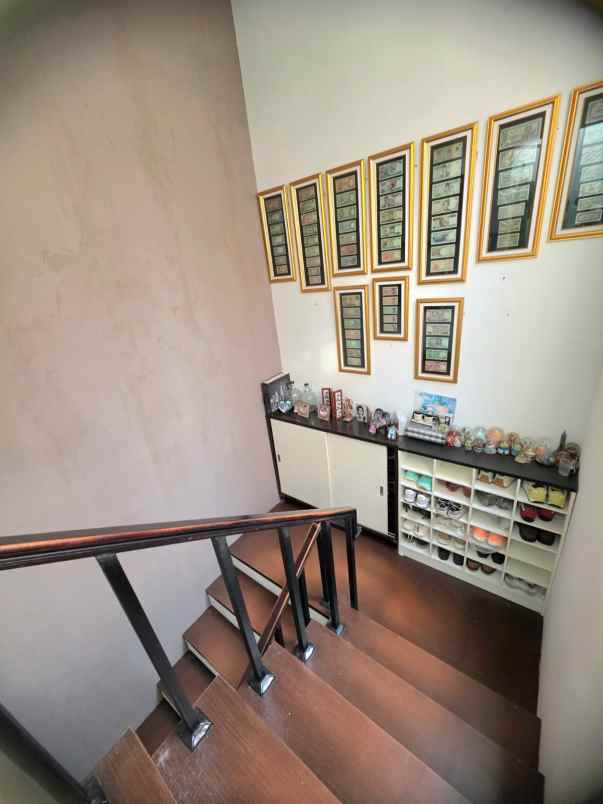 dijual rumah perumahan taman bintaro