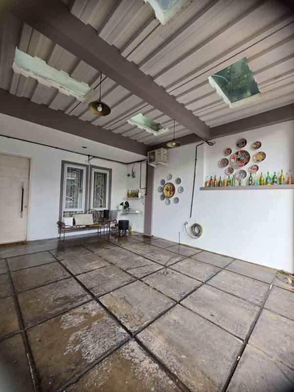 dijual rumah perumahan taman bintaro