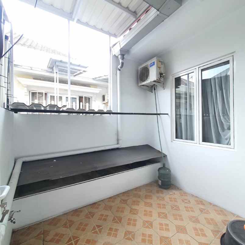 dijual rumah perumahan the royal