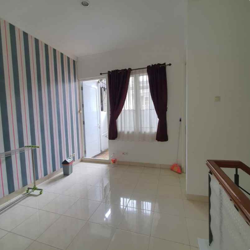 dijual rumah perumahan the royal