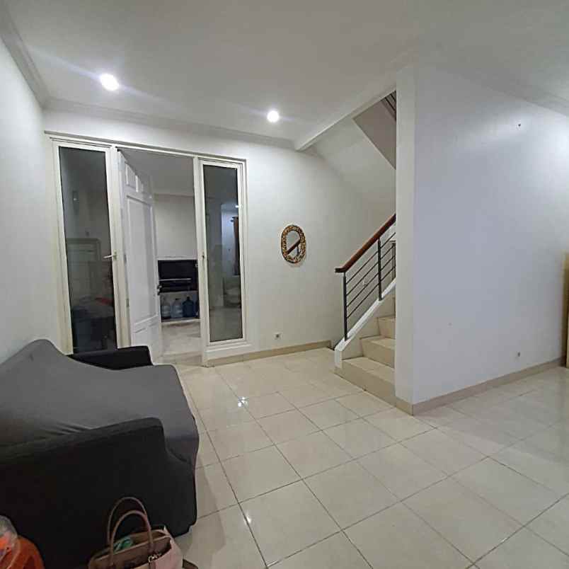 dijual rumah perumahan the royal