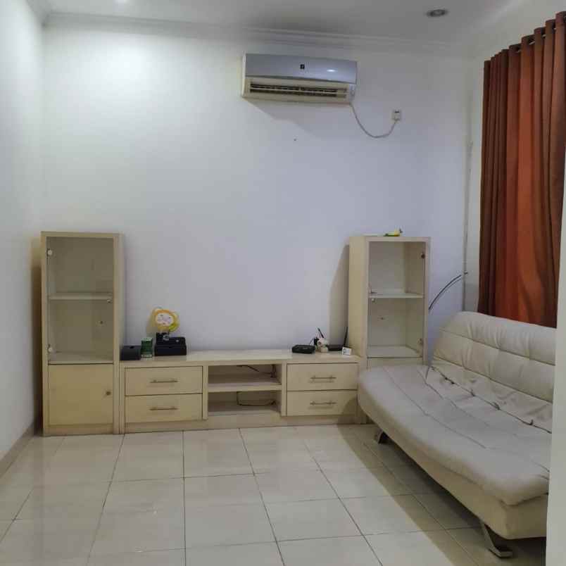 dijual rumah perumahan the royal