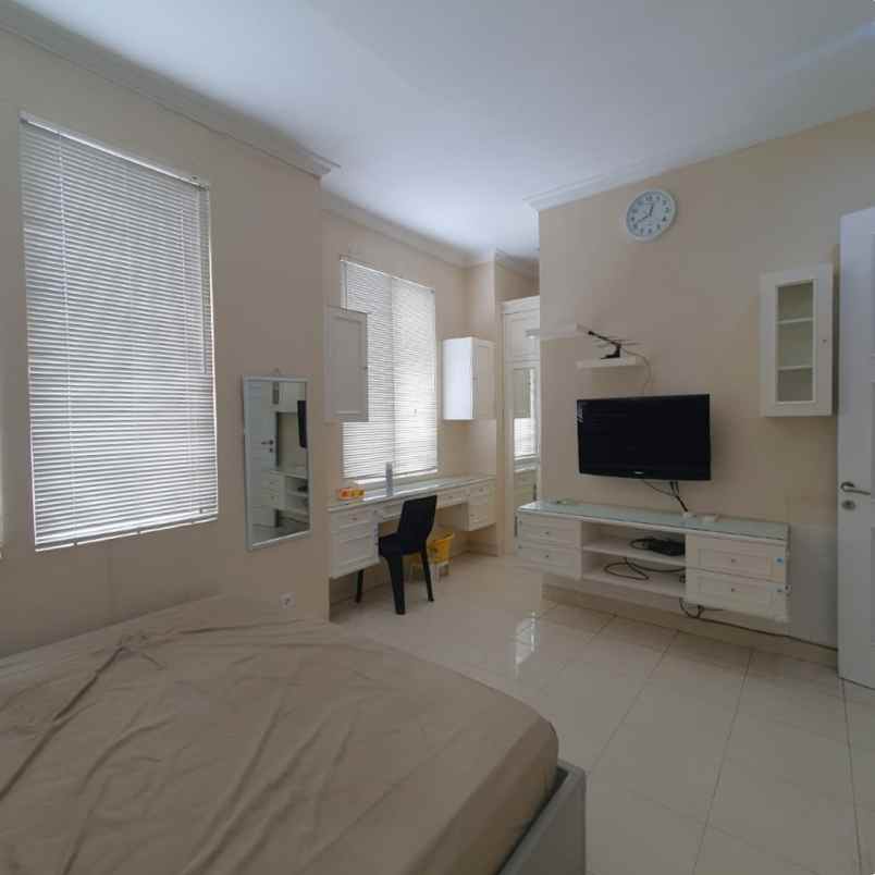 dijual rumah perumahan the royal