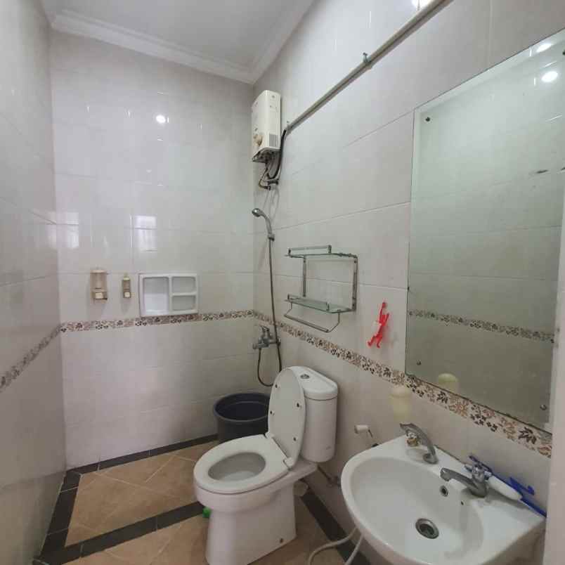 dijual rumah perumahan the royal