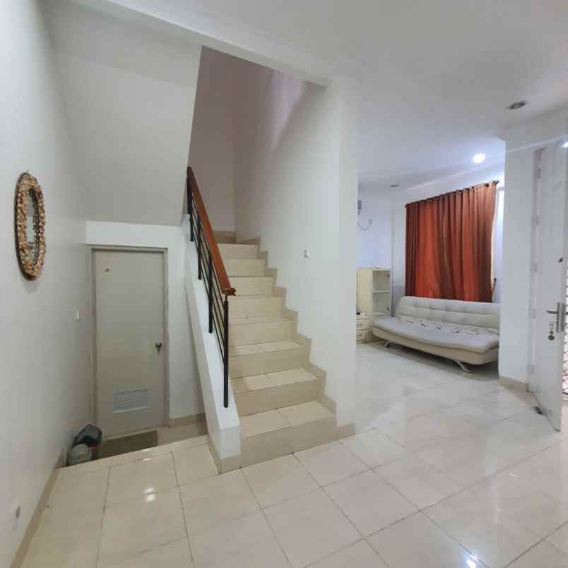 dijual rumah perumahan the royal