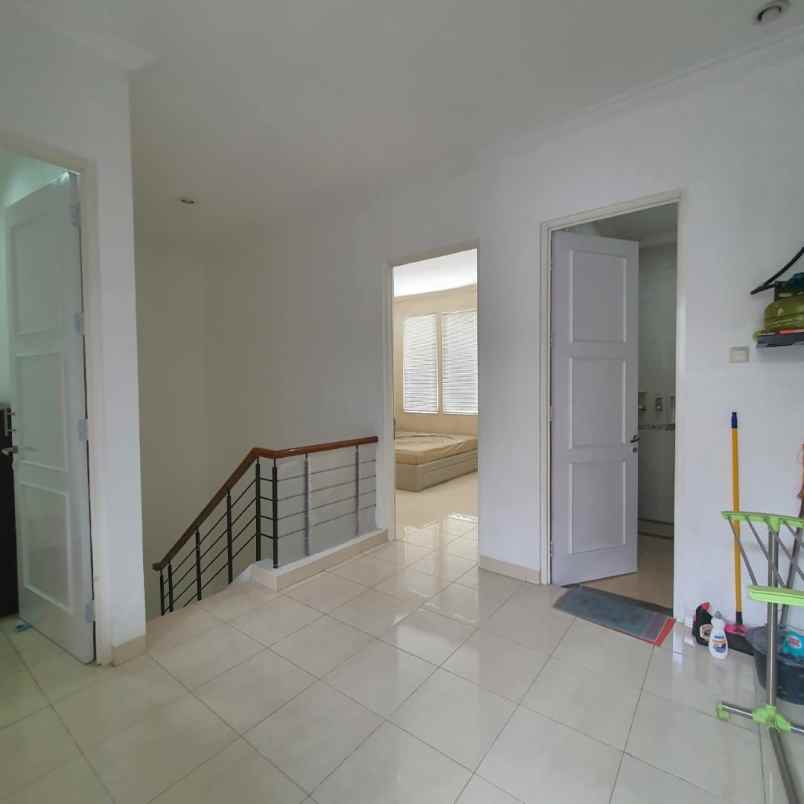 dijual rumah perumahan the royal