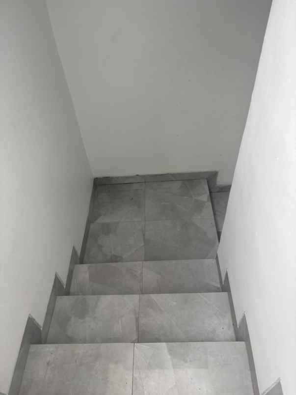 dijual rumah perumahan wiyung