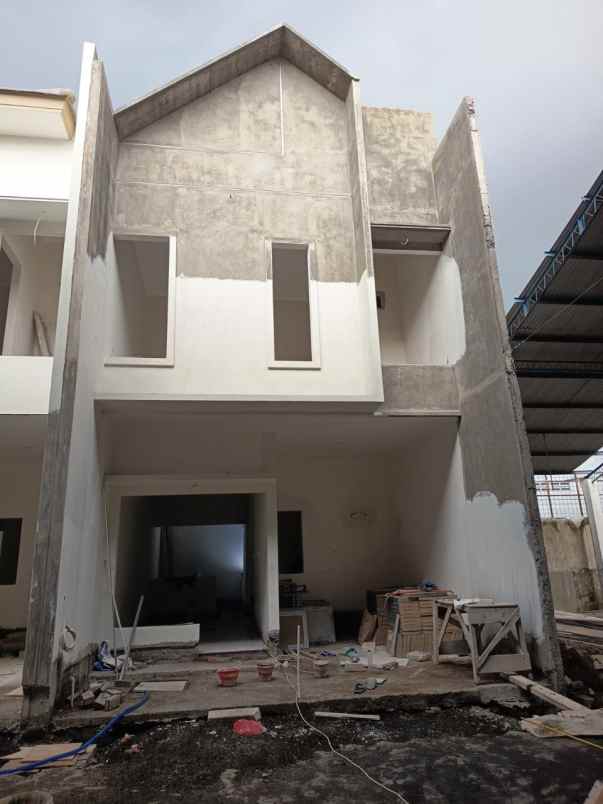 dijual rumah petemon