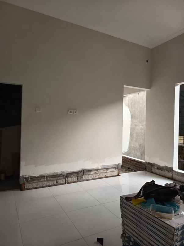 dijual rumah petemon