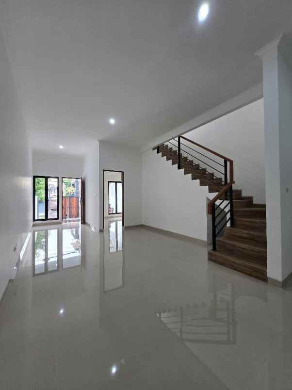 dijual rumah pondok kelapa