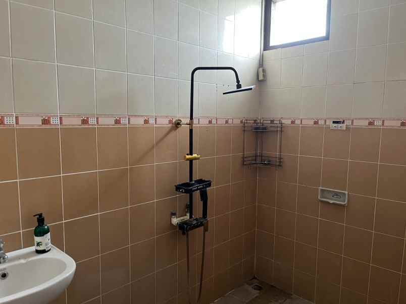 dijual rumah pondok permai dekat kfc