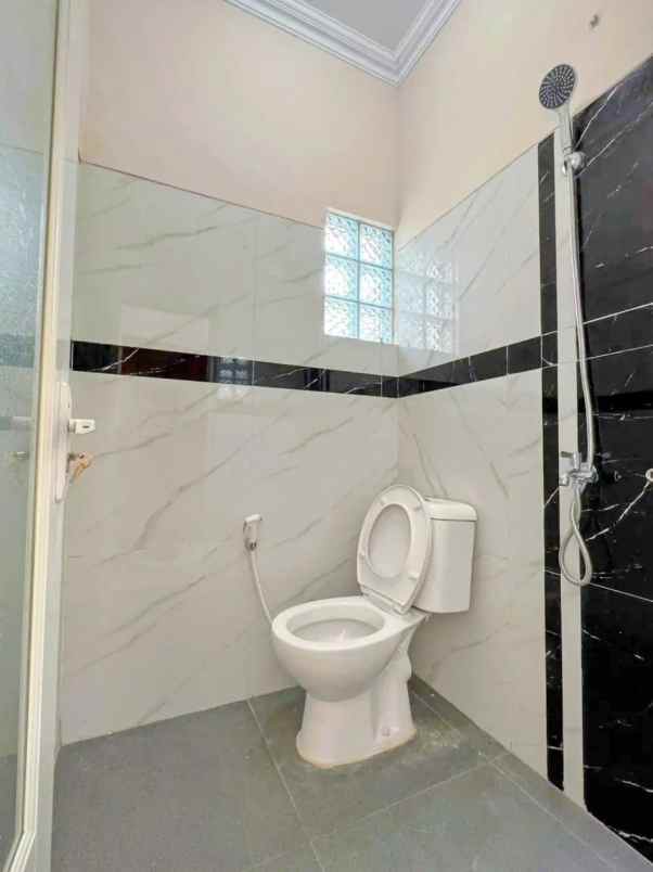 dijual rumah potorono