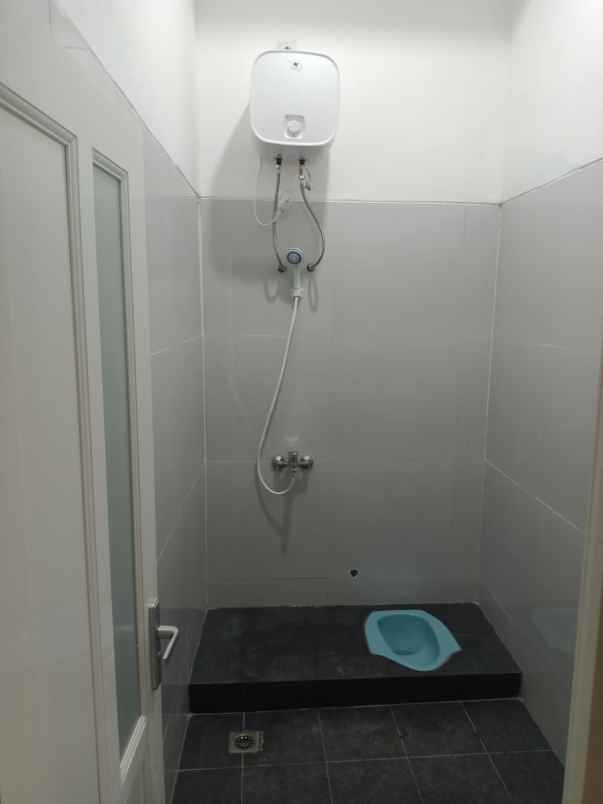 dijual rumah pucang anom