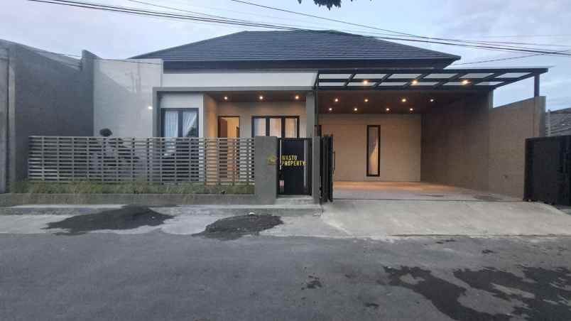 dijual rumah purwomartani kalasan