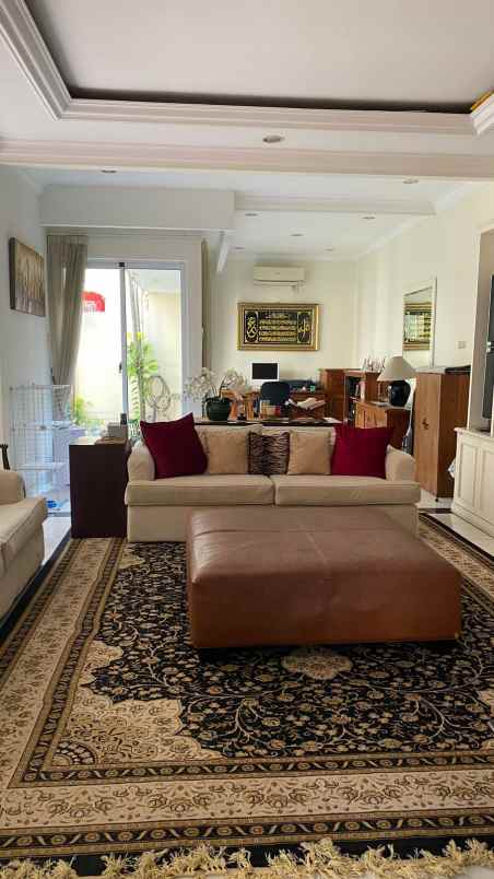 dijual rumah raffles hills housing