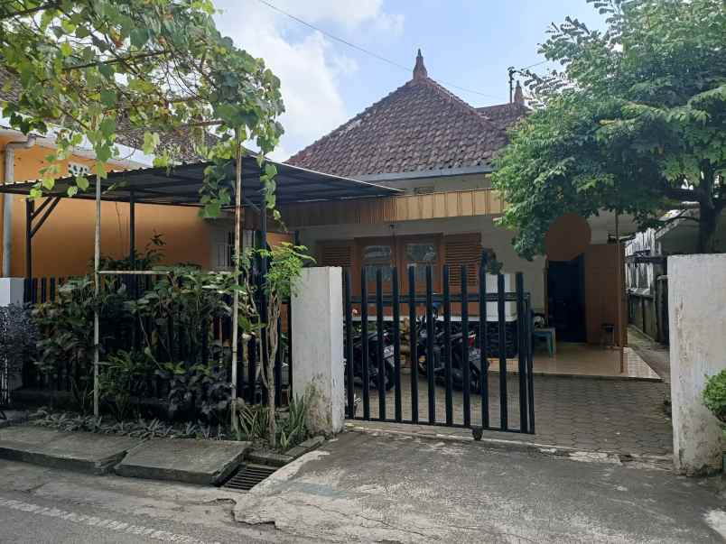 dijual rumah rampal celaket