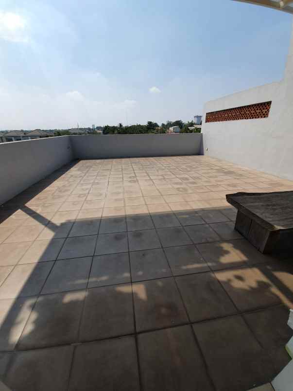 dijual rumah riverville