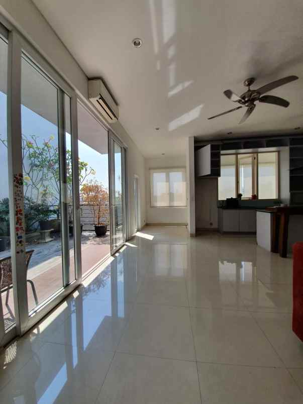 dijual rumah riverville