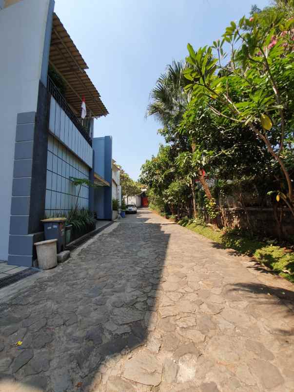 dijual rumah riverville