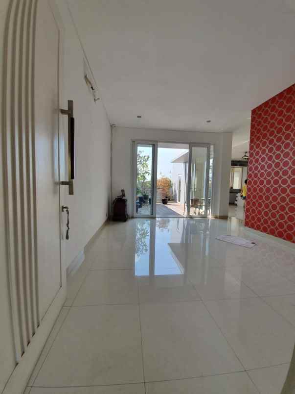 dijual rumah riverville