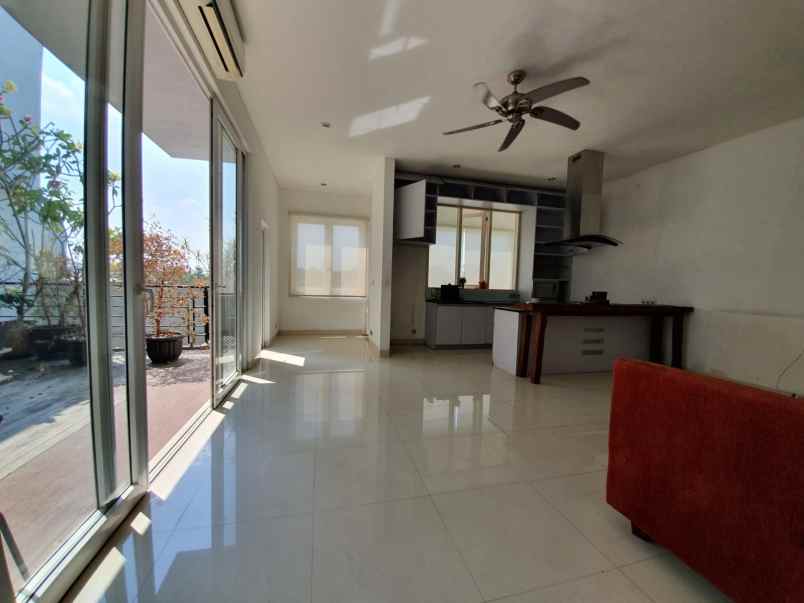 dijual rumah riverville