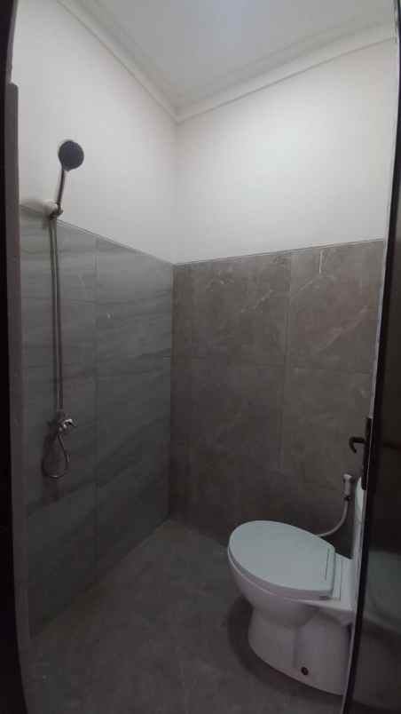 dijual rumah royal paka rungkut