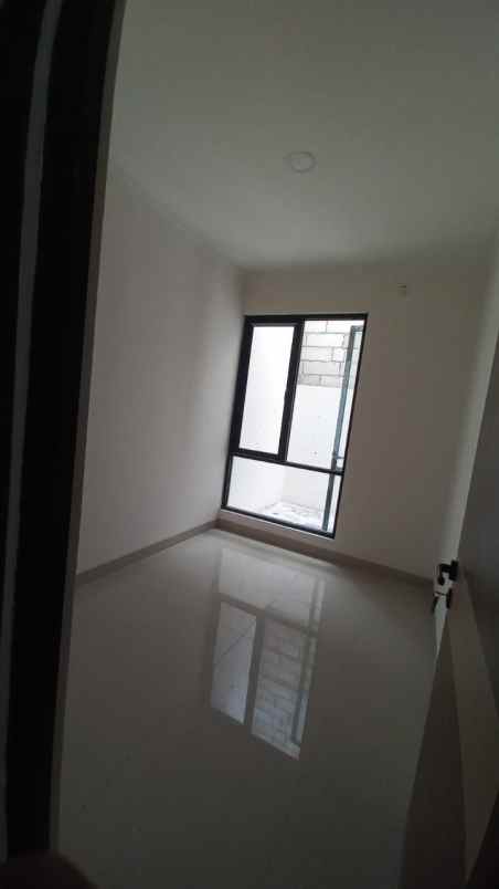 dijual rumah royal paka rungkut